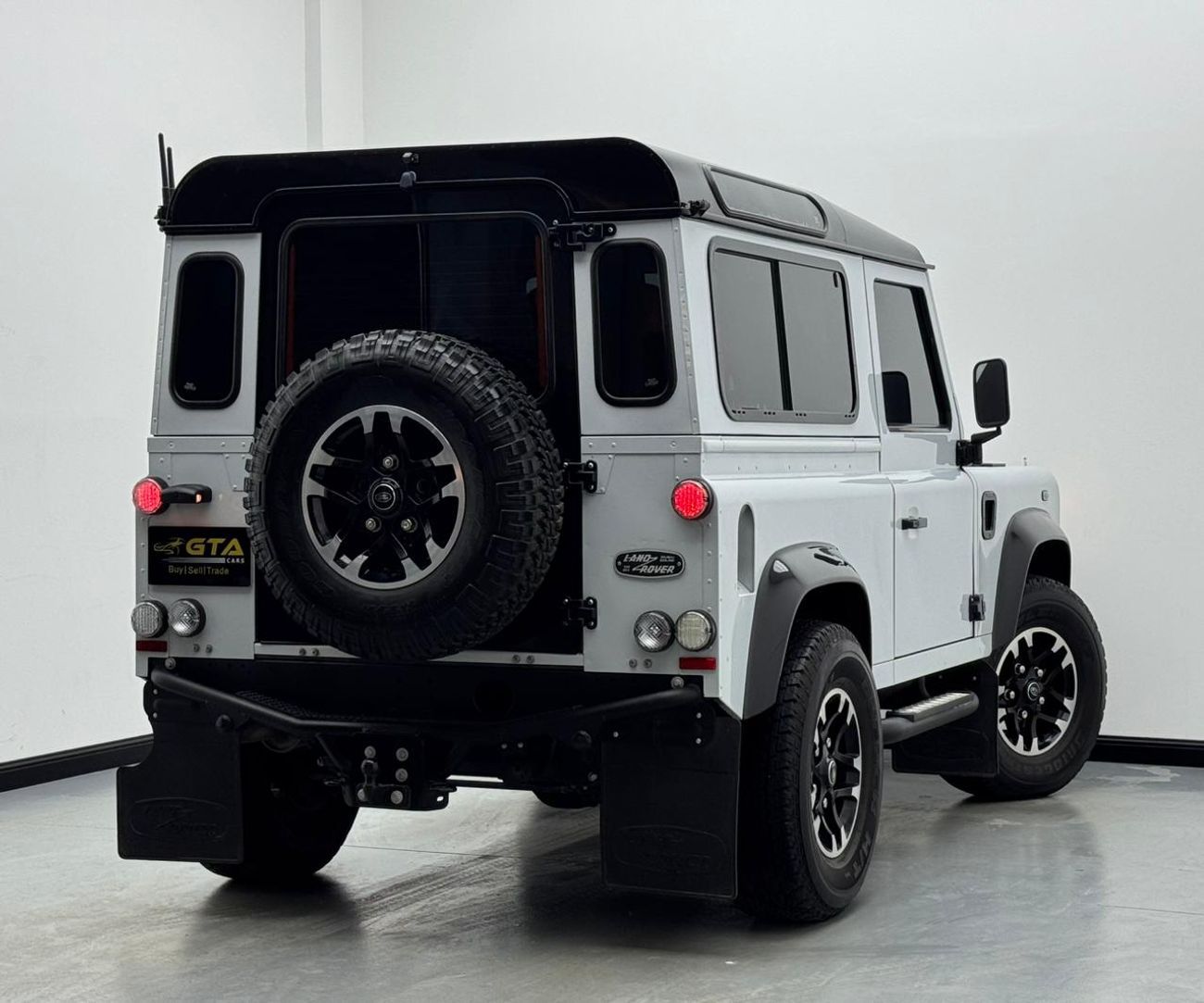 لاند روفر ديفندر 2016 Land Rover Defender 90, Full Land Rover Service History, Excellent Condition, Manual, GCC