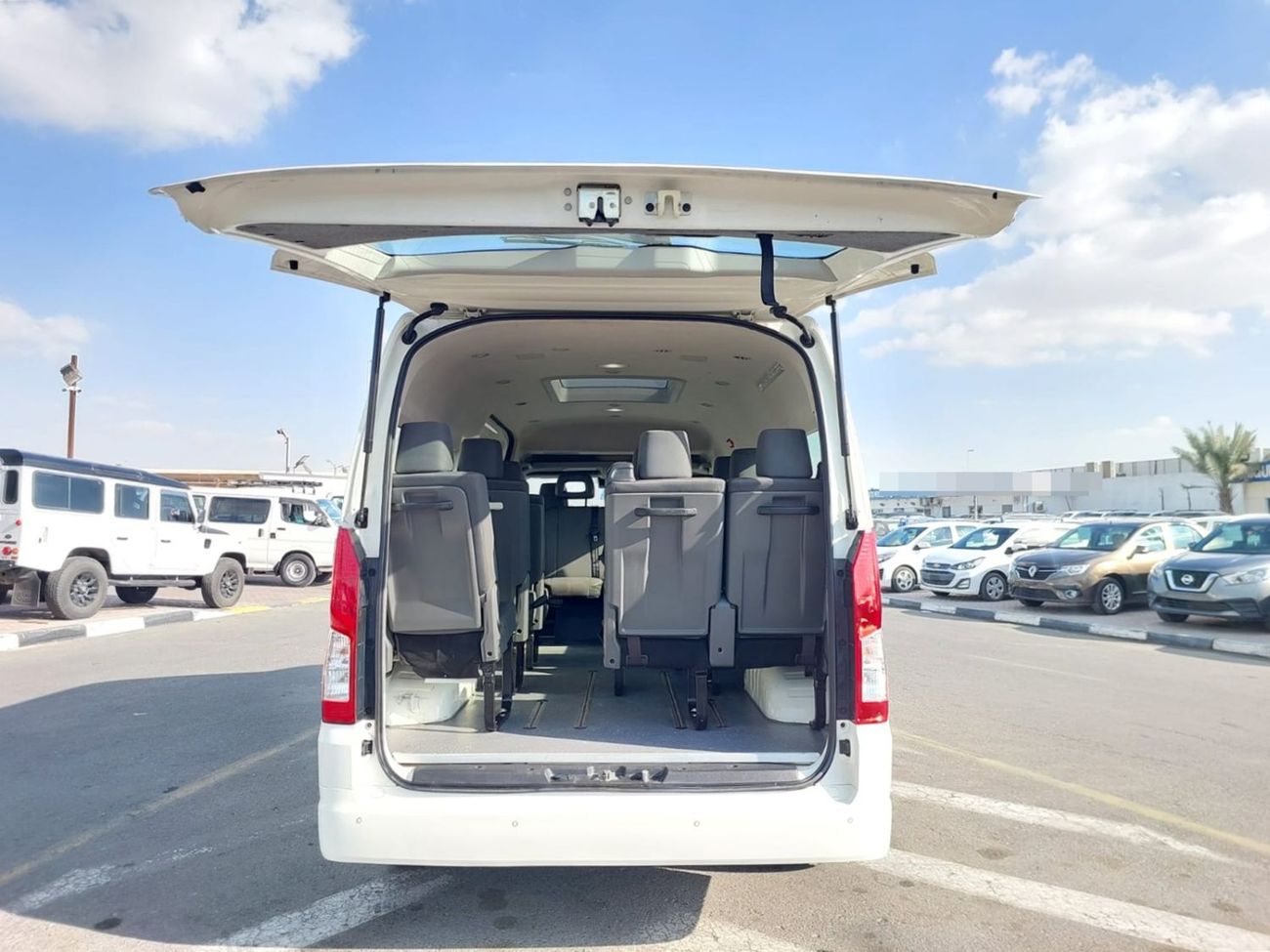 Toyota Hiace TOYOTA HIACE COMMUTER VAN RHD 2020 MODEL 2.8 L DIESEL AUTOMATIC(PM14152)