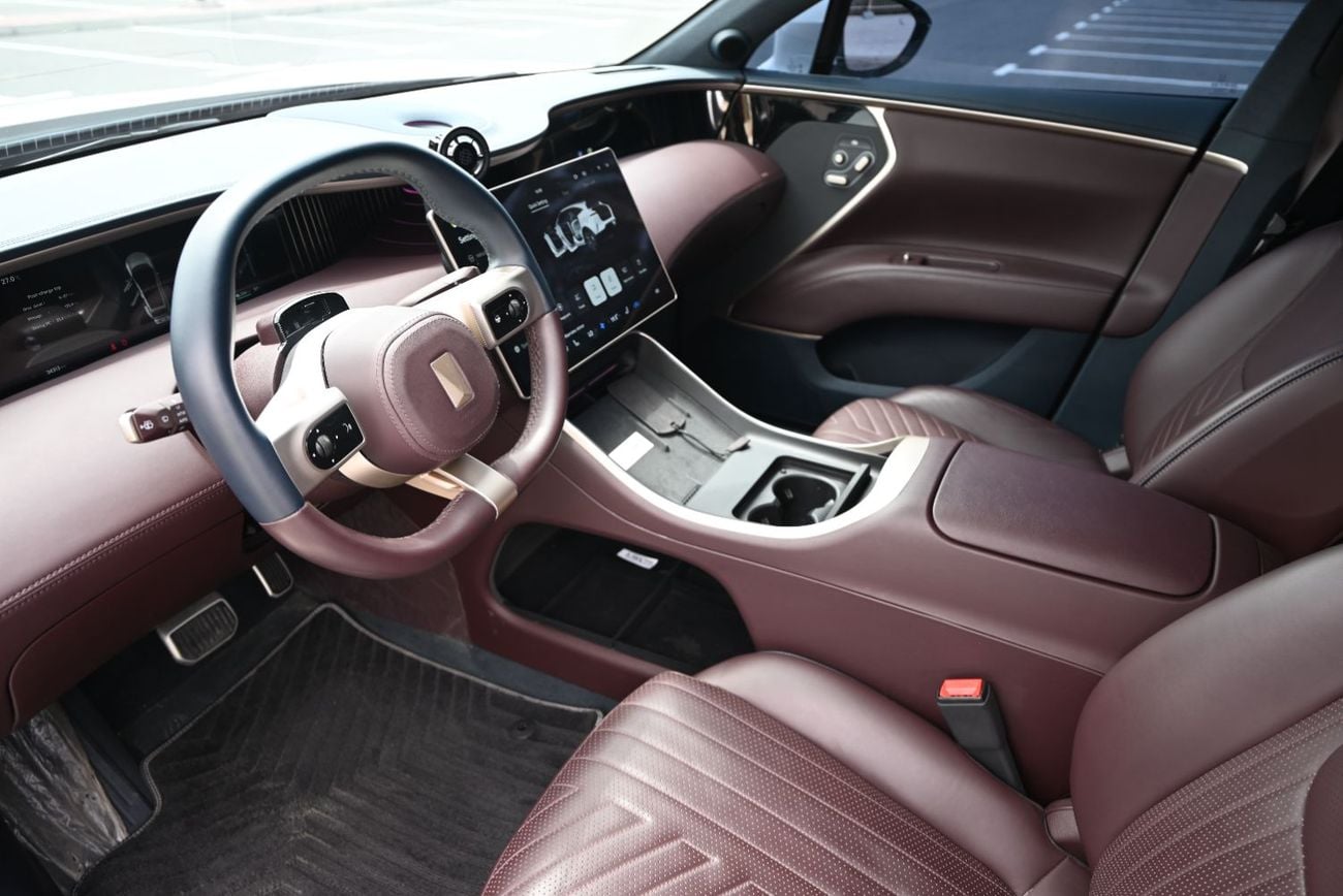 أفاتر 11 Luxury RWD