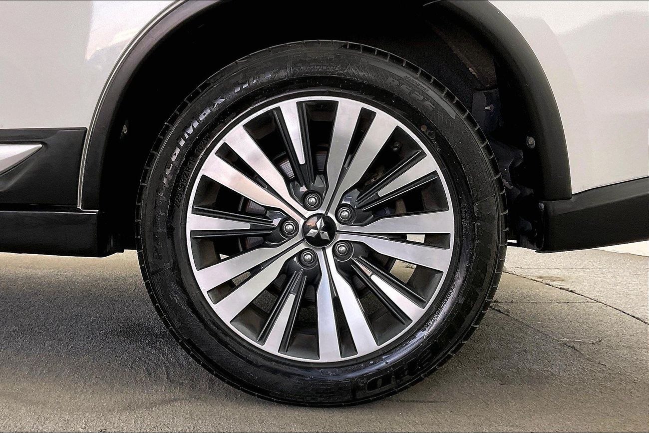 Mitsubishi Outlander GLX Basic | National Day Celebration | Guaranteed Warranty | 0 Down Payment