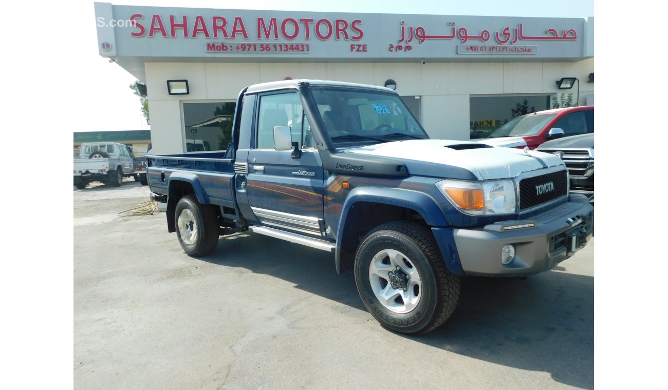 تويوتا لاند كروزر بيك آب Single Cab Pickup V8 4.5L TD Limited 4WD MT With full Option(Only on Sahara Motors)