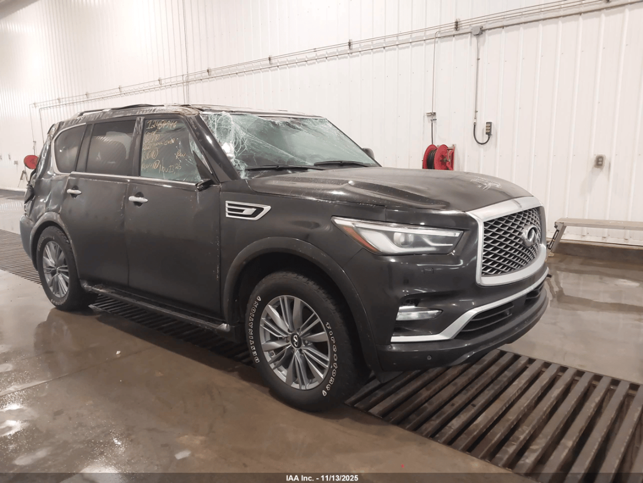 Infiniti QX80 Luxury 5.6L *DAMAGED YOU FIX YOU SAVE*