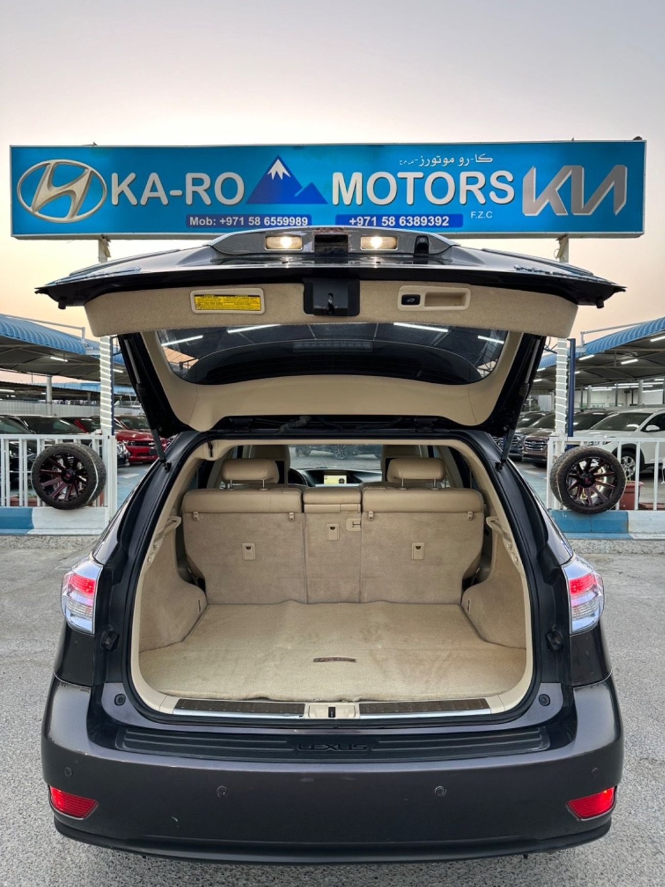 Lexus RX450hL Lexus RX 450 hybrid with 3.5 engine in excellent condition full floor Nice in a beautiful color.