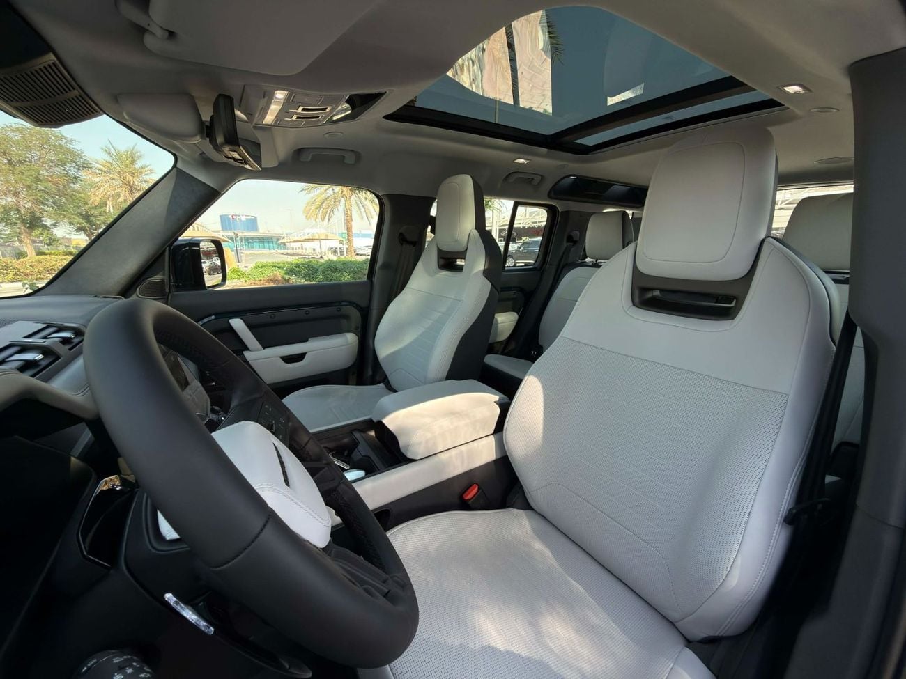 لاند روفر ديفندر GCC SPEC BRAND NEW UNDER WARRANTY AND SERVICE