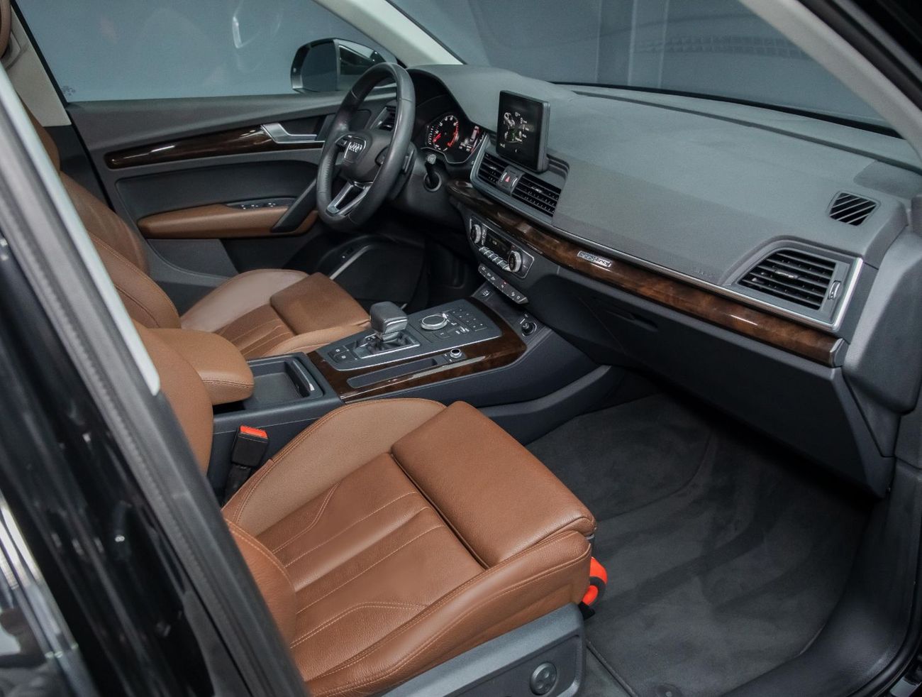 Audi Q5 45 TFSI Quattro 2.0L 1,870x60 • 0% DP • 2018 Audi Q5 45 TFSI Quattro • Warranty Available • GCC •