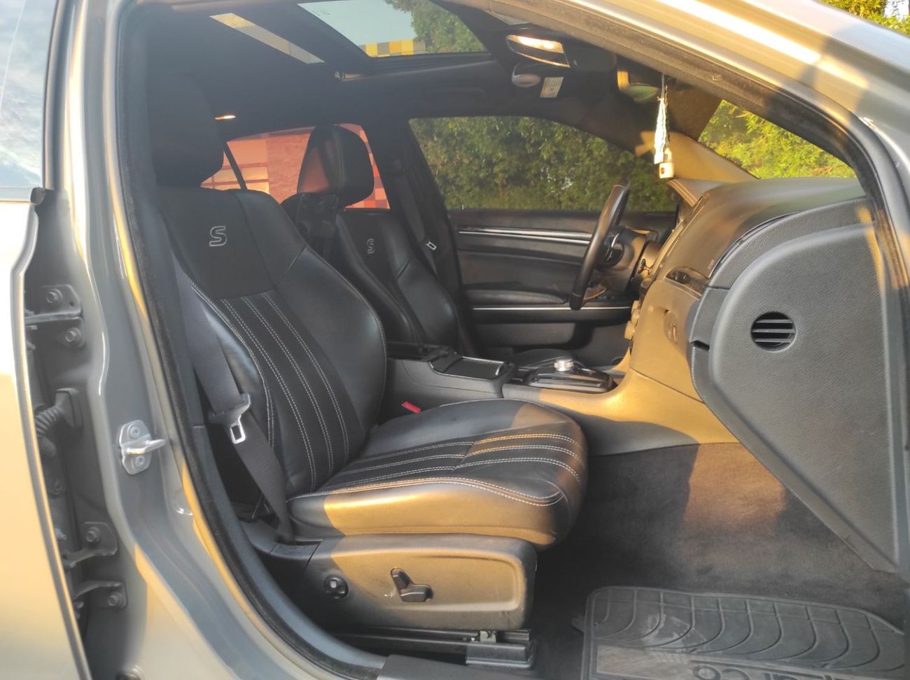 Chrysler 300s Chrysler 300s 2017 usa full opstions