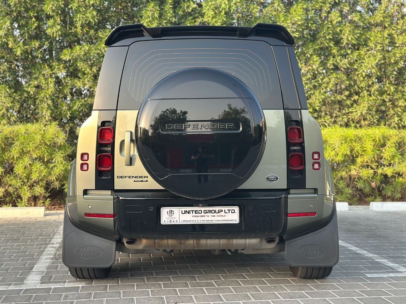 Land Rover Defender  ( Amazing Condition )