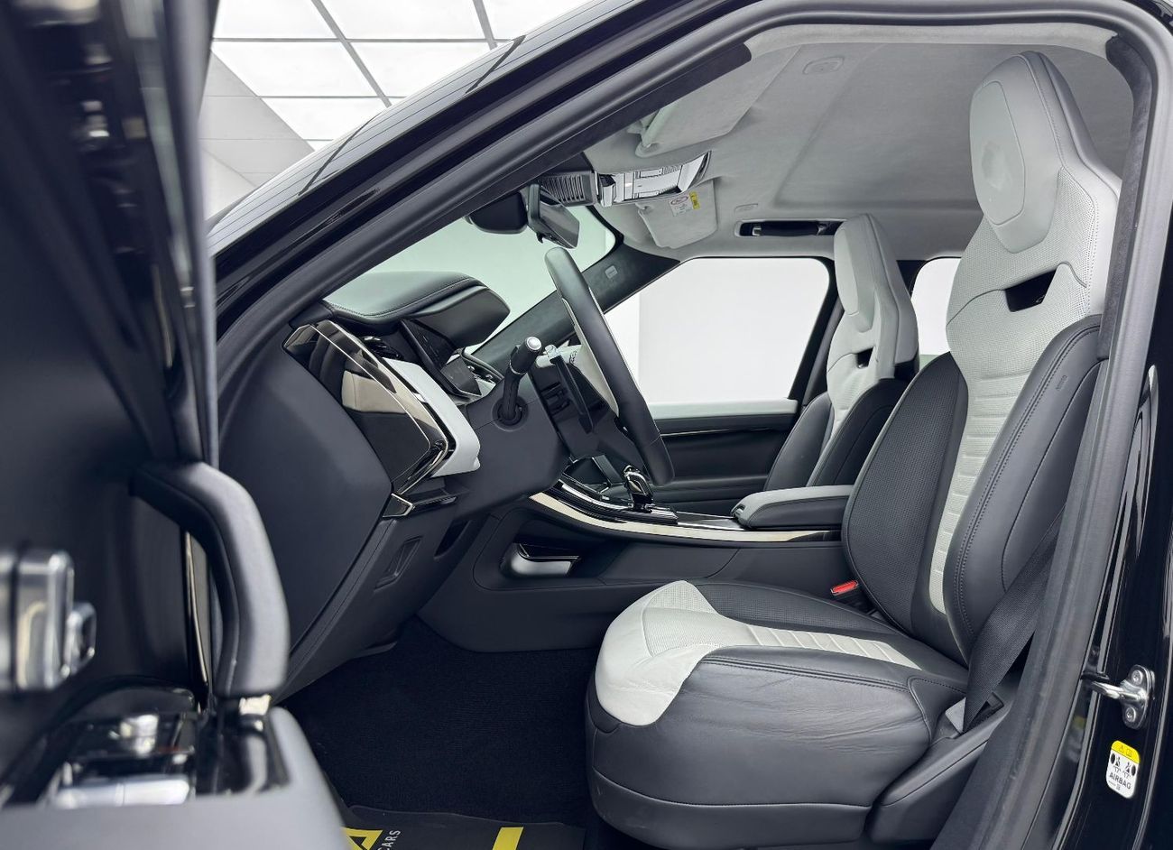 لاند روفر رينج روفر سبورت SV 4.4L 2024 Range Rover Sport SV, Warranty, Full RR Service History, Fully Loaded, Low Km, Euro