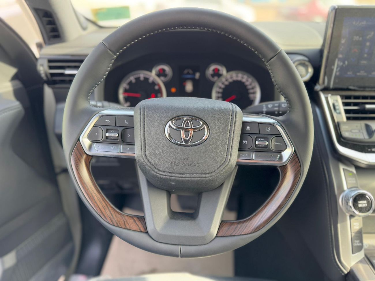 Toyota Land Cruiser GXR 3.5L Twin Turbo V6 Petrol Full Option , Radar , JBL