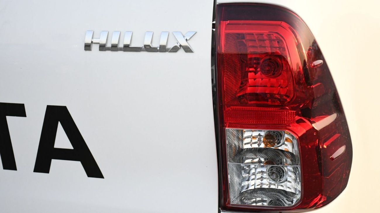 Toyota Hilux S GLX 2.4L AWD A/T