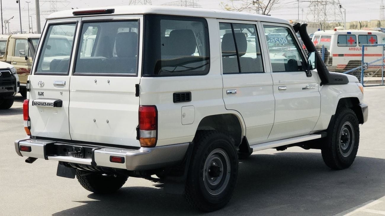 تويوتا لاند كروزر 70 4.2L DIESEL 6-CYLINDER  5-DOORS 2023