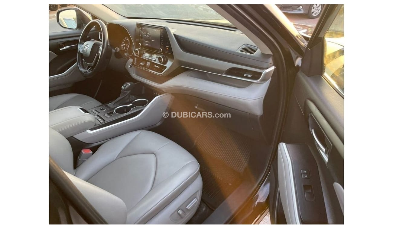 Toyota Highlander 2021 TOYOTA HIGHLANDER XLE 3.5L V6 AWD /
