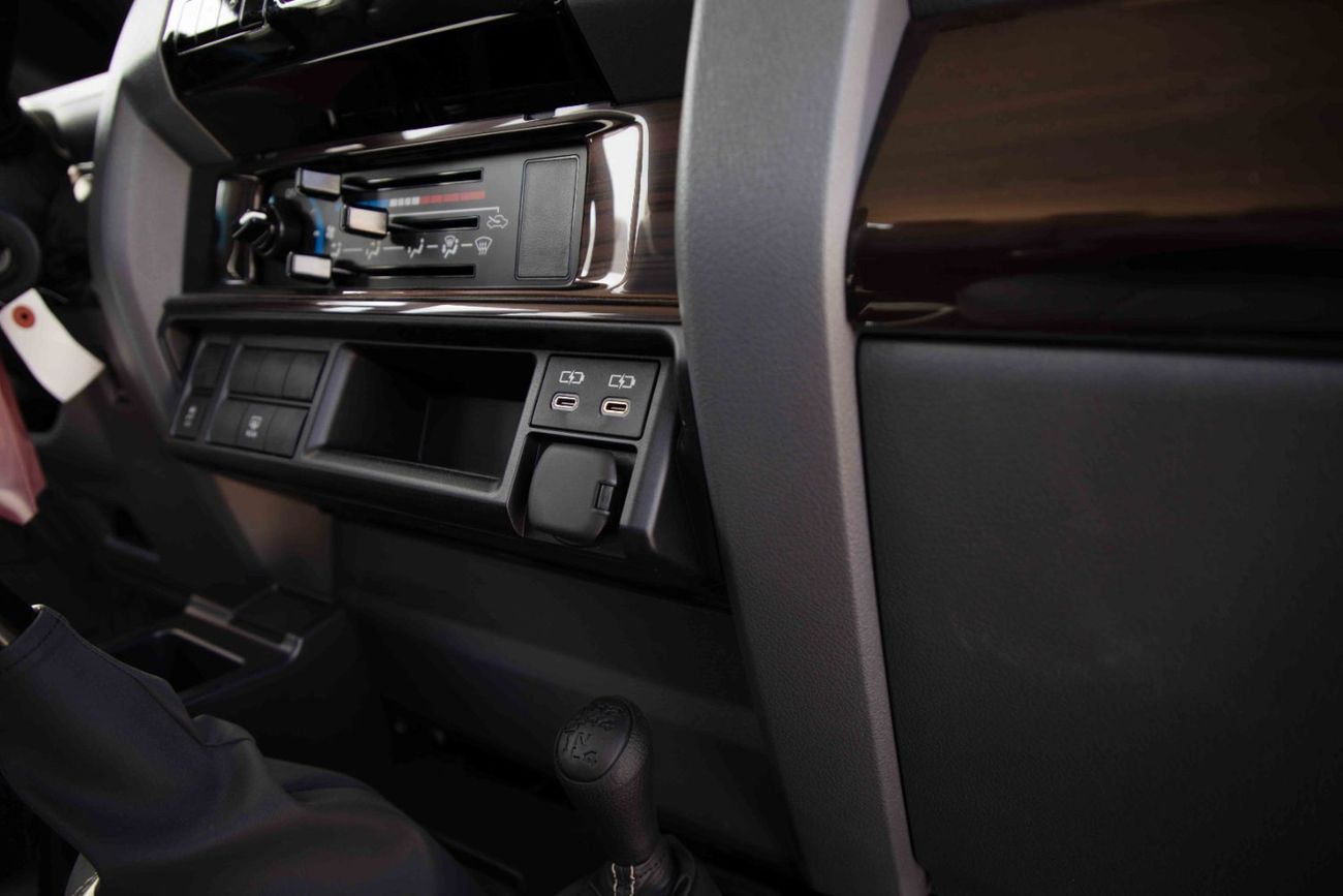 تويوتا لاند كروزر LC76 Hardtop LX 4.0L - Manual - White Inside Bluish Grey | Export Only