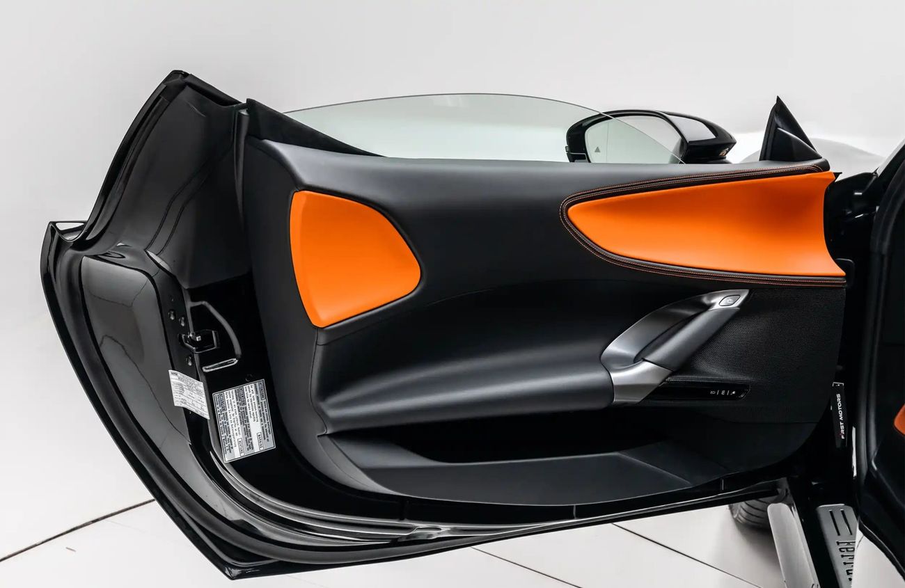 فيراري SF90 سبيدر 4.0L V8 Twin-Turbocharged Engine + eMotor