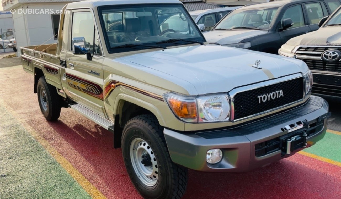 Toyota Land Cruiser Pick Up TOYOTA LAND CRUISER PICK UP 4.0L PETROL WITH WINCH AND DIFFLOOK