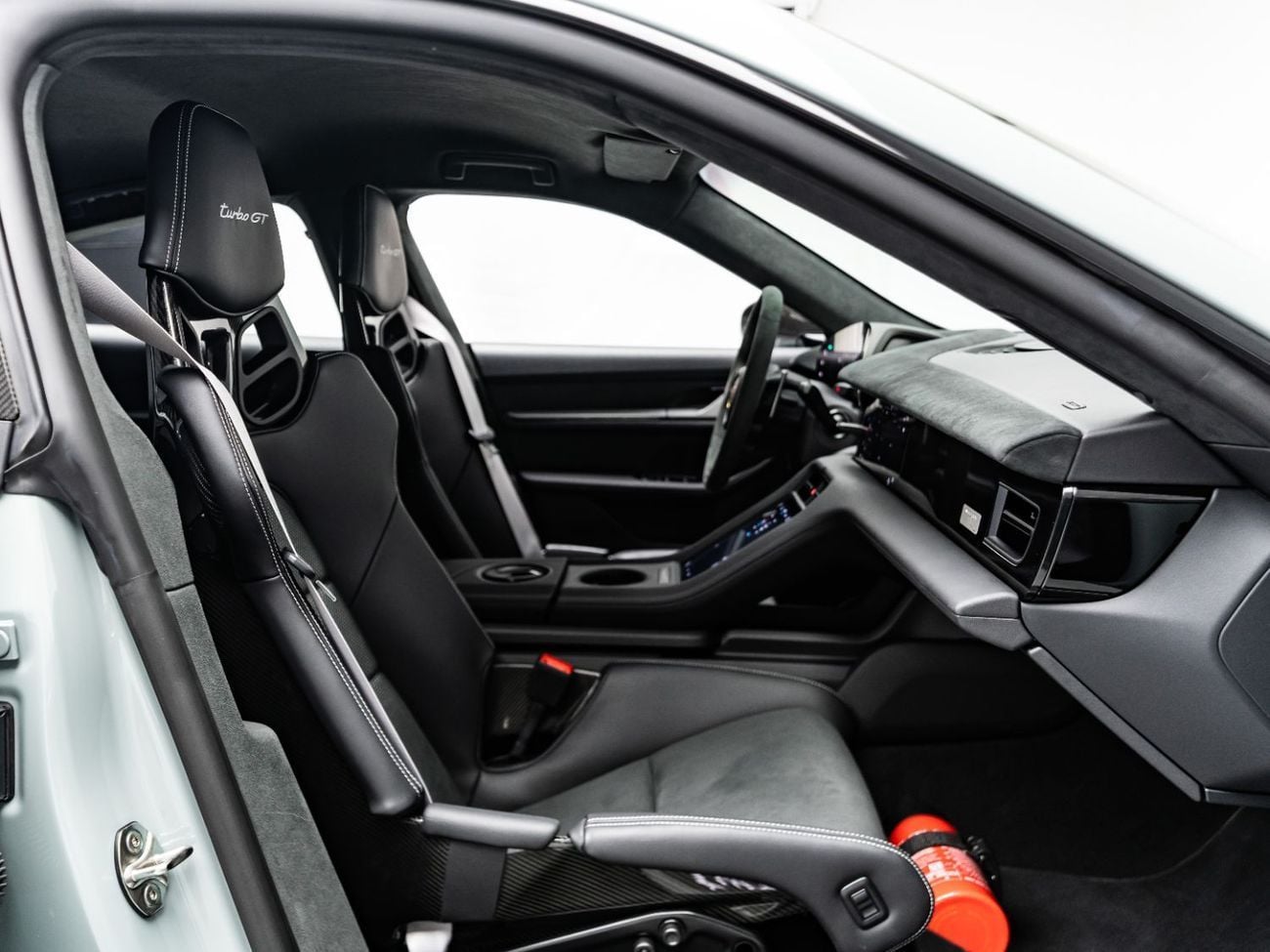 بورش تايكان 2025 Porsche Taycan Turbo GT, 2027 Porsche Warranty, Full Weissach Package, Very Low KMs, GCC