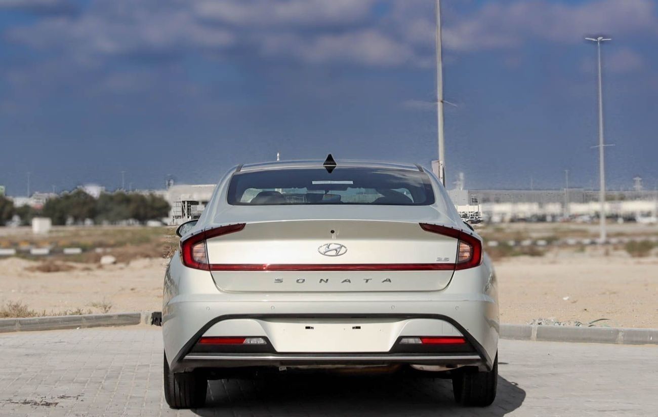 هيونداي سوناتا Smart 2.5L Hyundai Sonata 2023 GCC accident-free in excellent condition 1388 P.M