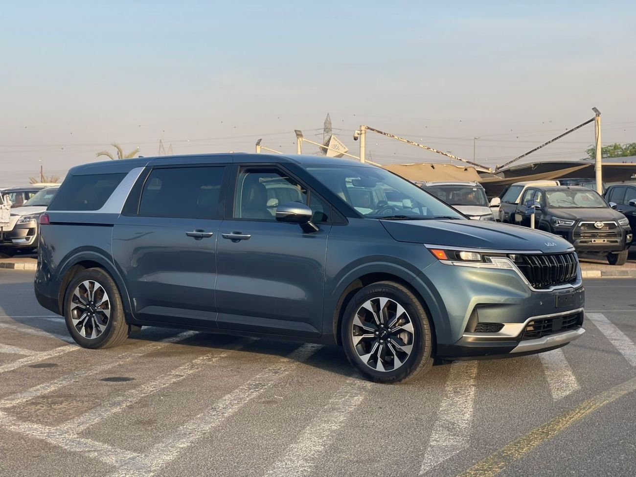 Kia Carnival 2024 Kia Carnival EX 3.5L V6 - Full Option - 8 Seater - Front & Rear Radar Sensor - Trunk / Door Ful