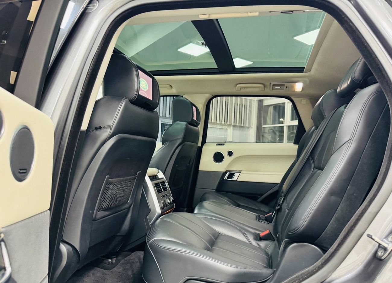 Land Rover Range Rover Sport GCC .. FSH .. V6 .. HSE .. 7 Seats .. DVD .. Top Range