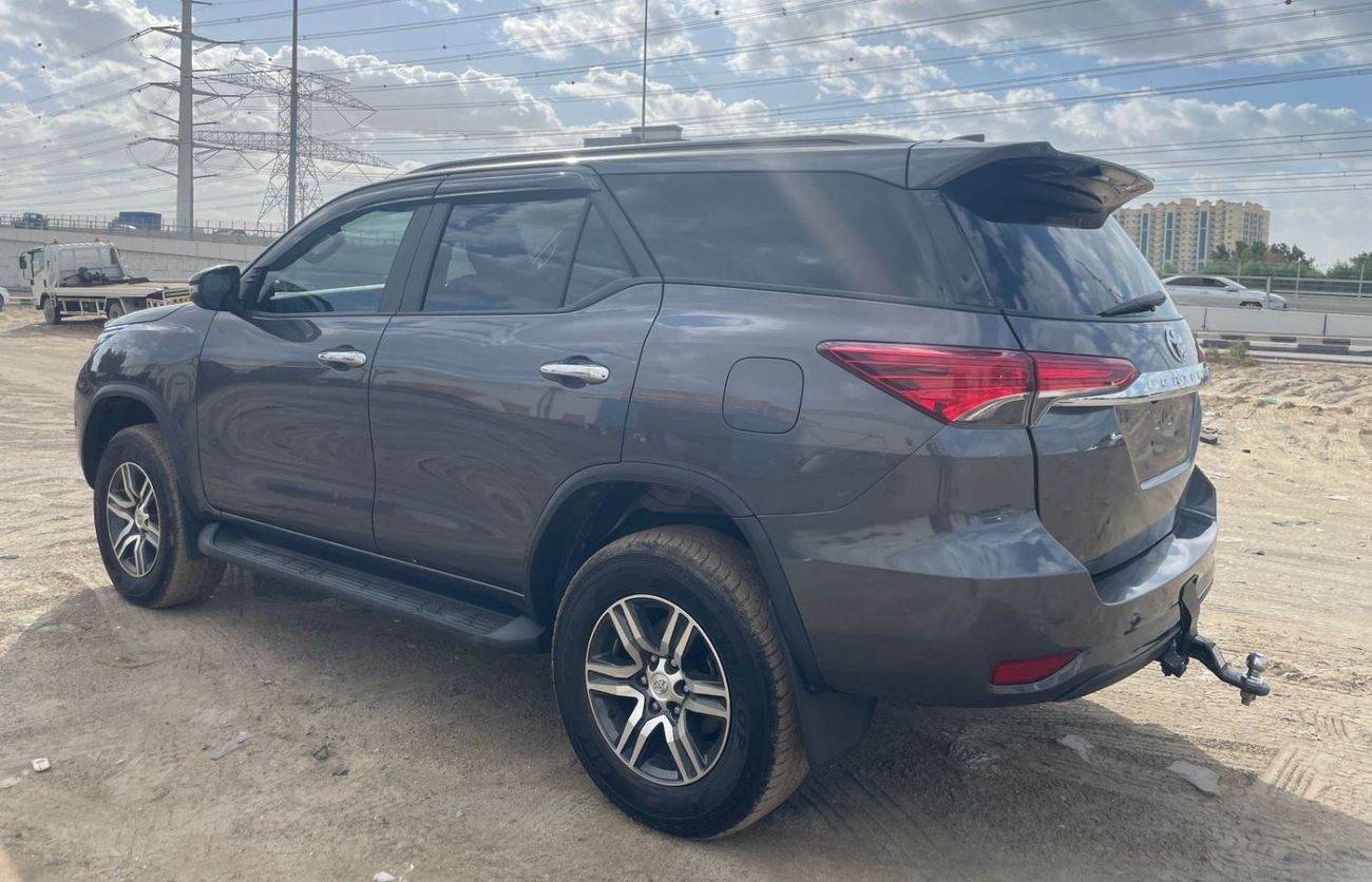 تويوتا فورتونر right hand drive diesel 2.8 liter