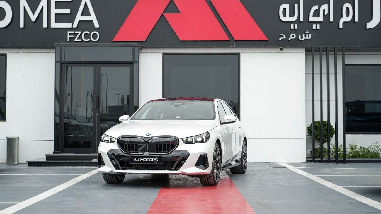 بي أم دبليو 530i 2.0L White 2026MY Export Only
