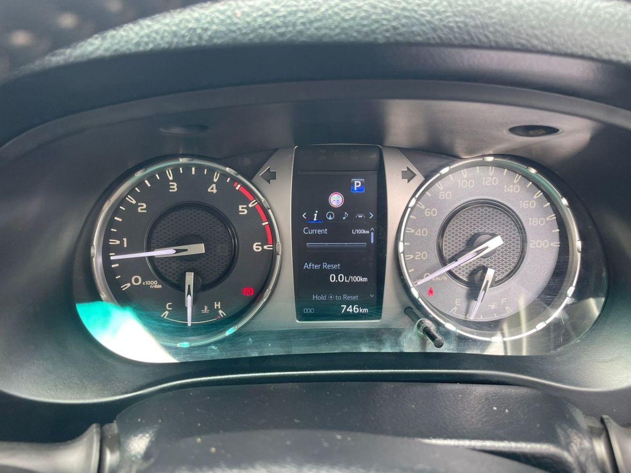 Toyota Hilux SMART CABIN 2024 ,DIESEL ,2.8 LITER ,RIGHT HAND DRIVE ,ONLY FOR EXPOT