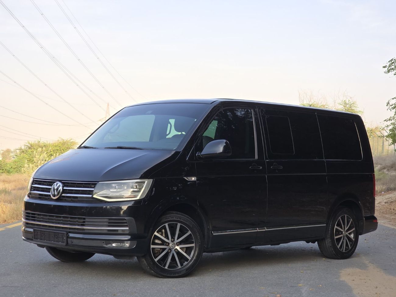 Volkswagen Multivan Hihgline 2.0L MULTIVAN HIGHLINE 2016 GCC FULL OPITION // PERFECT CONDITION