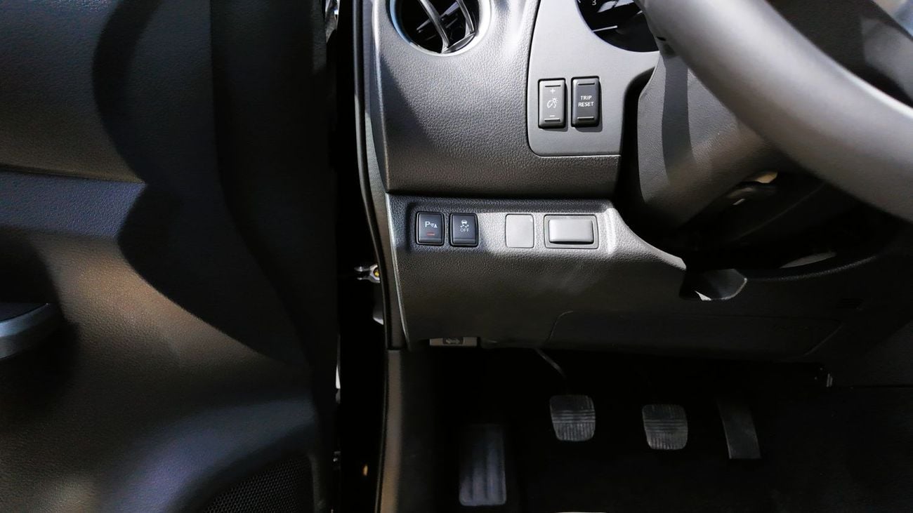 نيسان نافارا Nissan Navara 2.5L 4X4 MT 2025