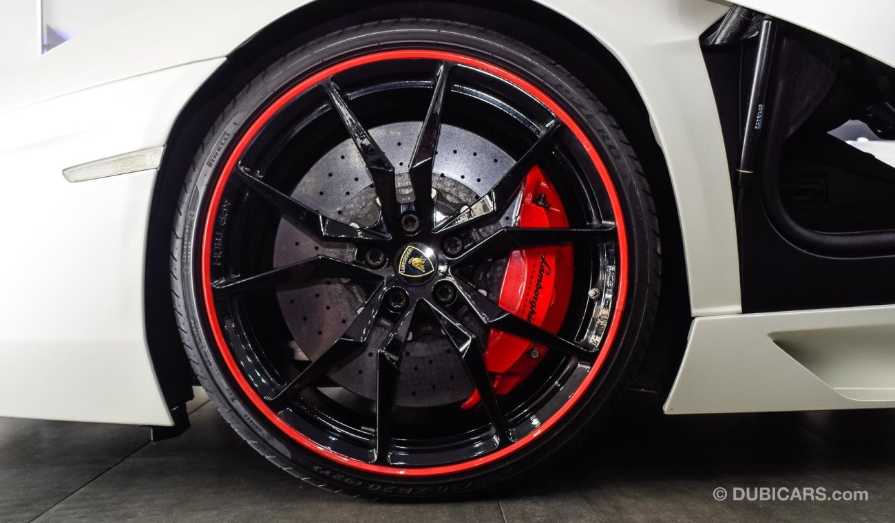 لمبرجيني أفينتادور LP700-4 Roadster / Pirelli Serie Speciale