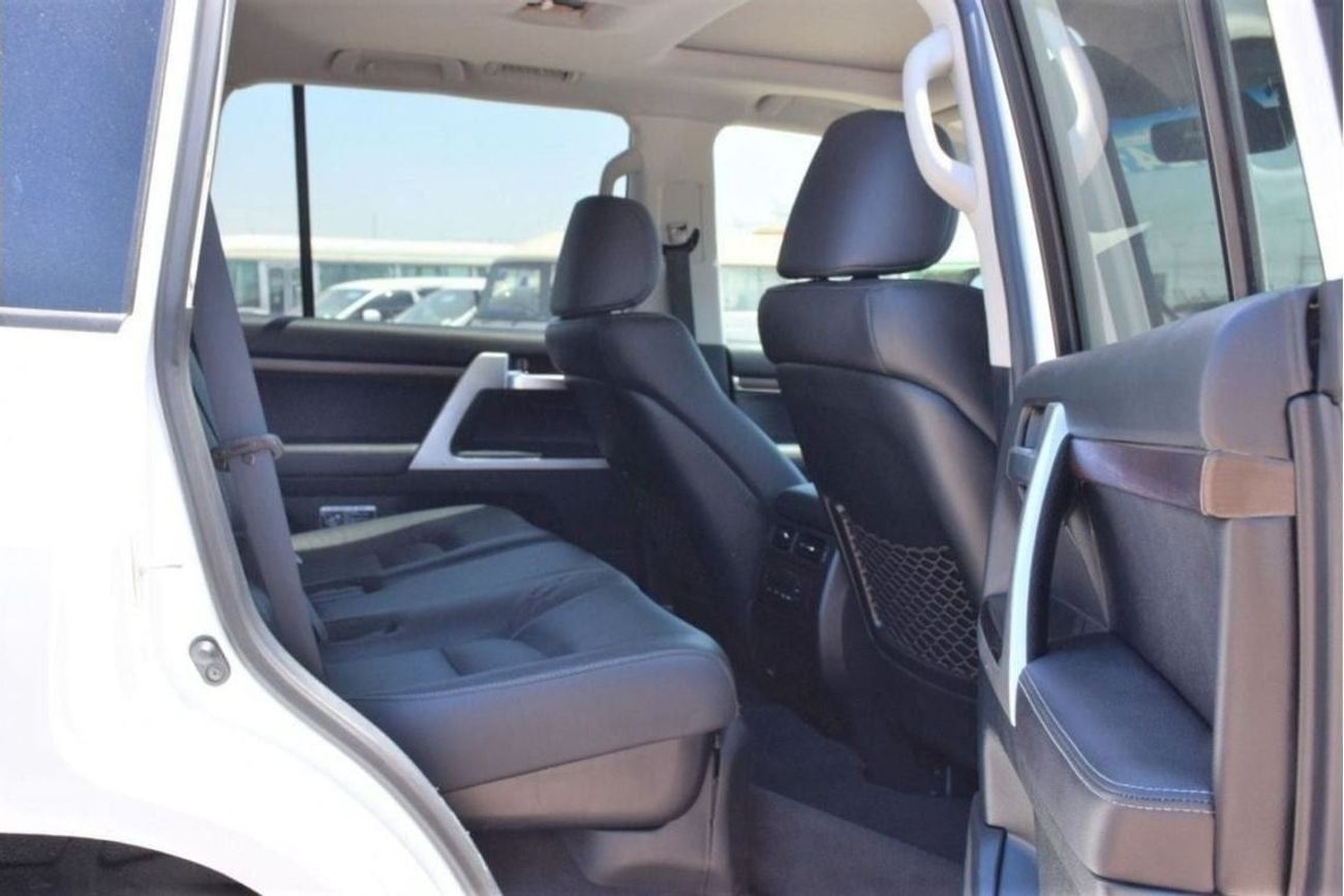 Toyota Land Cruiser V8 Diesel 4.5L (Right Hand)