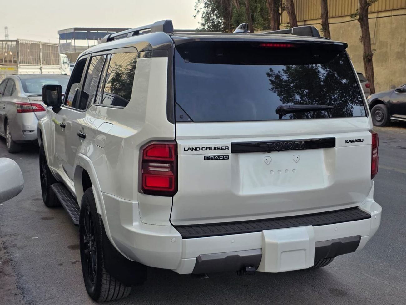 Toyota Prado KAKADU TOYOTA PRADO 2025 WHITE 4WD AT DIESEL = RIGHT HAND