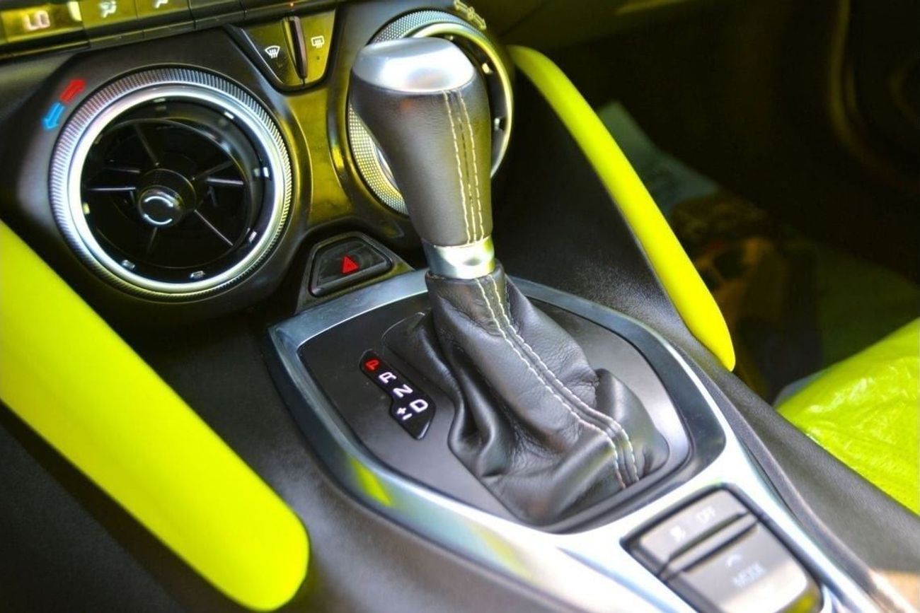 Chevrolet Camaro SS 6.2L Coupe-ATTRACTIVE COLOR/SS V8 6.2L // NICE COLOR//GOOD CONDITION //LOW MILEG