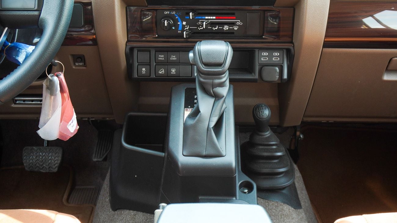 Toyota Land Cruiser 70 4.0L V6 A/T