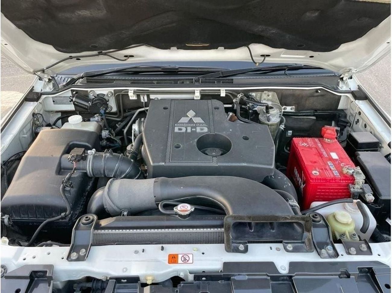 ميتسوبيشي باجيرو Diesel 3.2 Liter Right Hand Drive Automatic 7 Seater Leather sea