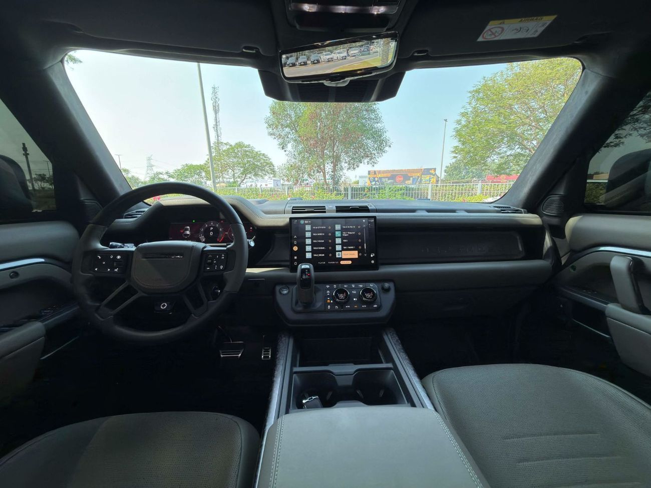 لاند روفر ديفندر 110 P635 OCTA V8