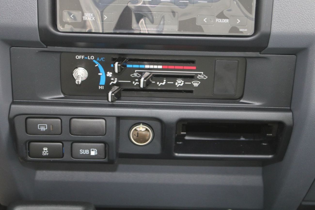 تويوتا لاند كروزر 70 TOYOTA LANDCRUISER 78 4.5L V8 DIESEL 9 SEATER TROOP CARRIER MANUAL