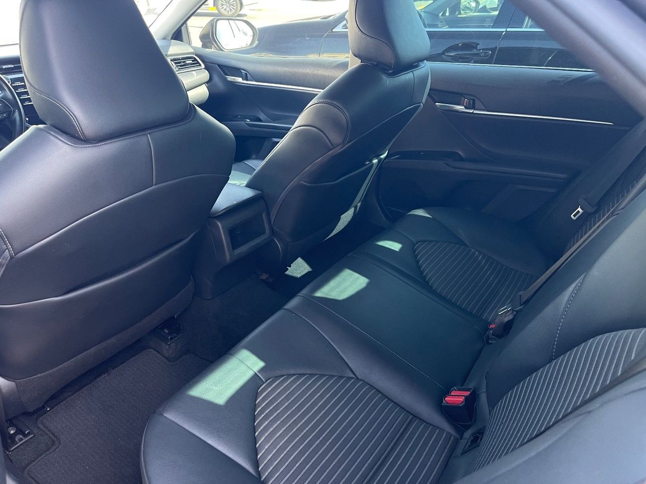 Toyota Camry SE 2.5L (181 HP)