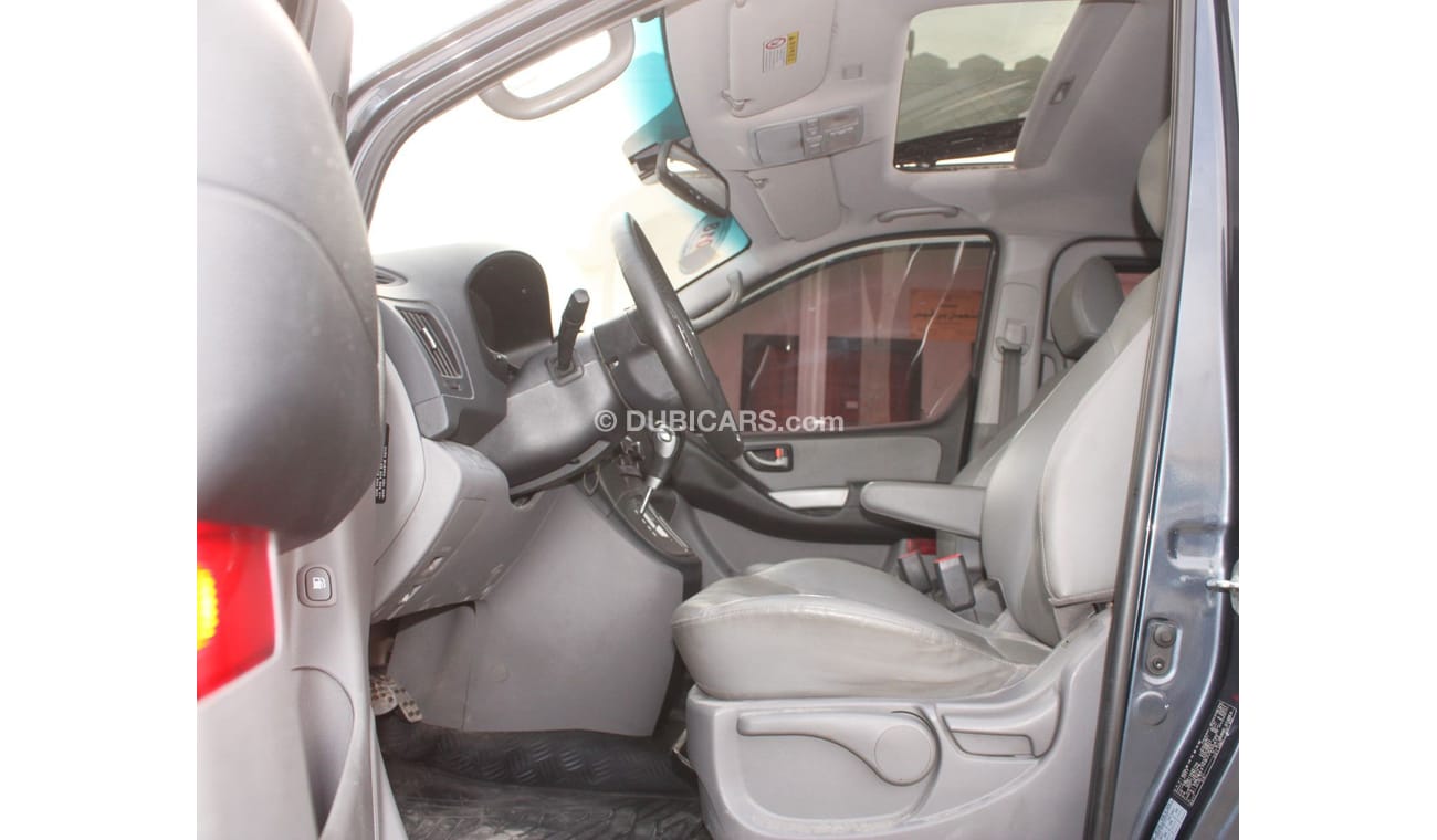 Hyundai H1 Starex Hyundai H-1 Starex GCC 2018 in excellent condition