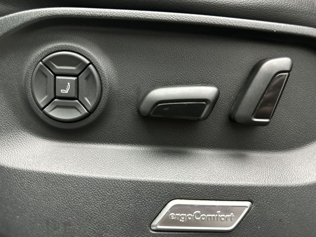 Volkswagen Touareg R-LINE VW Certified | The Ultimate Flagship SUV | Well Maintained