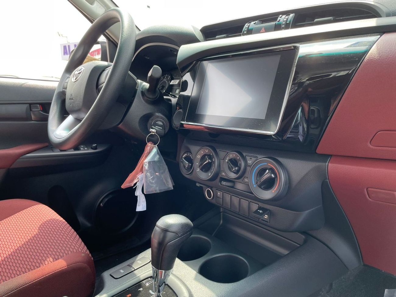 Toyota Hilux Toyota Hilux 2.7L 2024 A/T 4x4 basic with power window