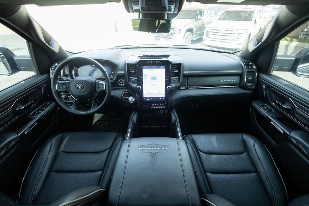 RAM 1500 Limited Crew Cab 5.7L