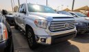 Toyota Tundra 5.7 L V8 SR5 TRD