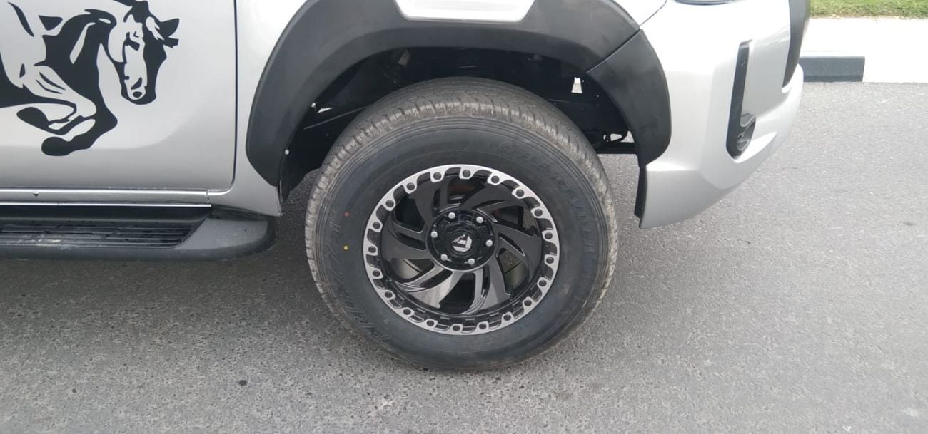 Toyota Hilux Smart cab SR5 2.8CC diesel manual