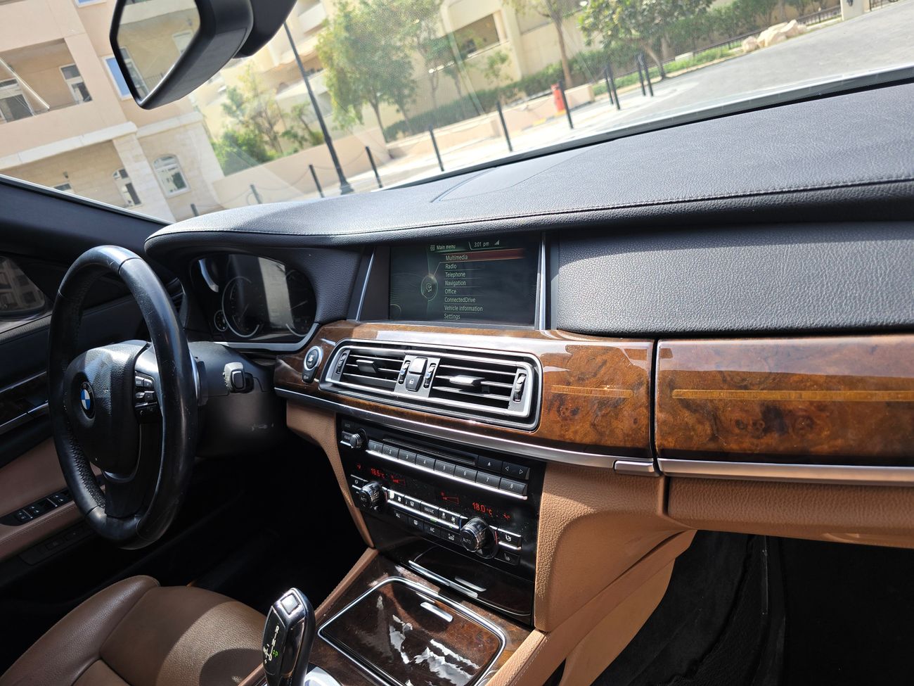 بي أم دبليو 750Li