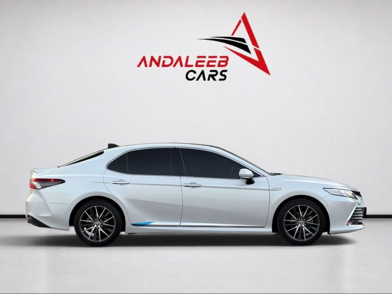 تويوتا كامري GLE HEV TOYOTA CAMRY HYBRID LIMITED | AGENCY WARRANTY | FULL AGENCY SERVICE HISTORY | 2024 | GCC SPECS