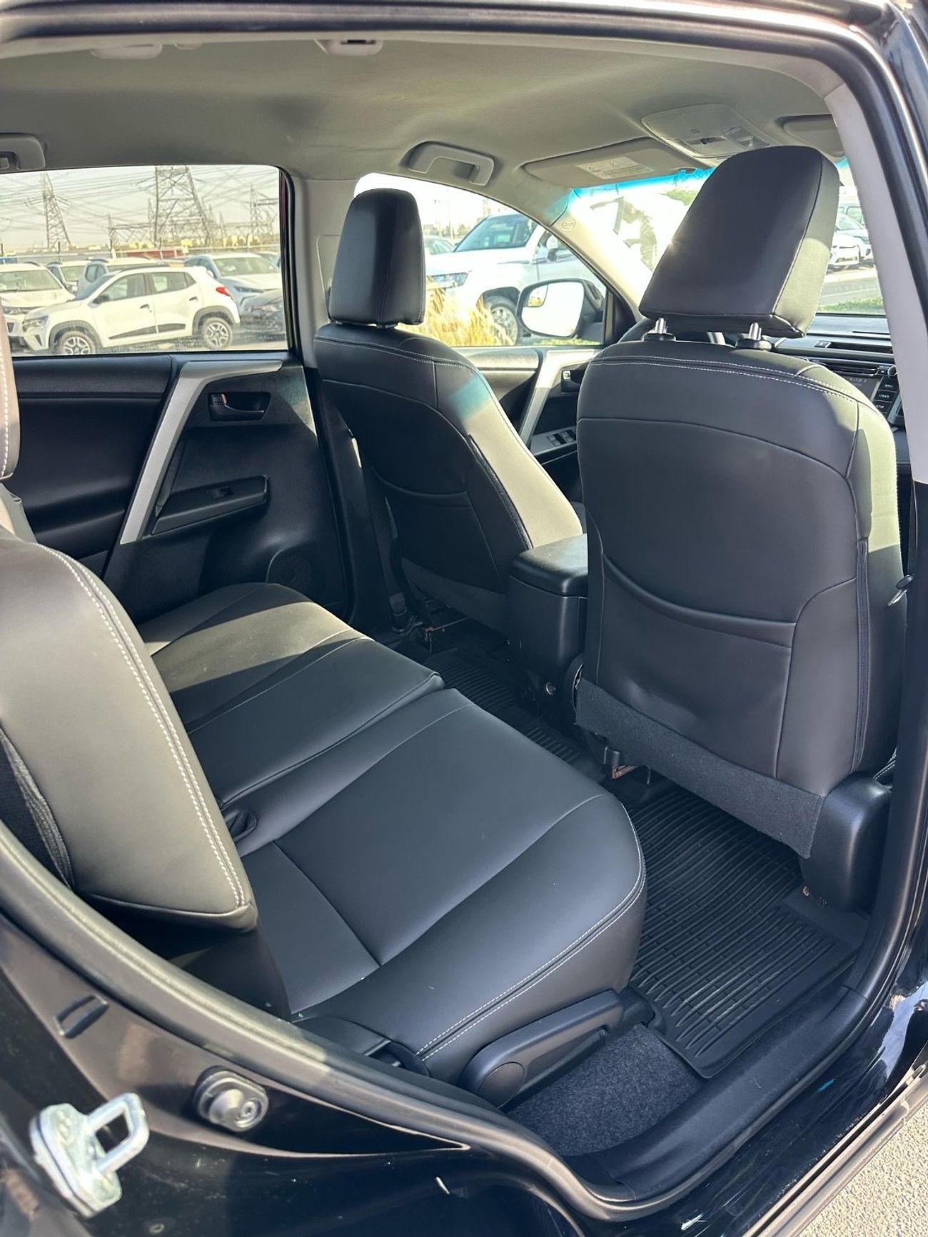 تويوتا راف ٤ 4WD