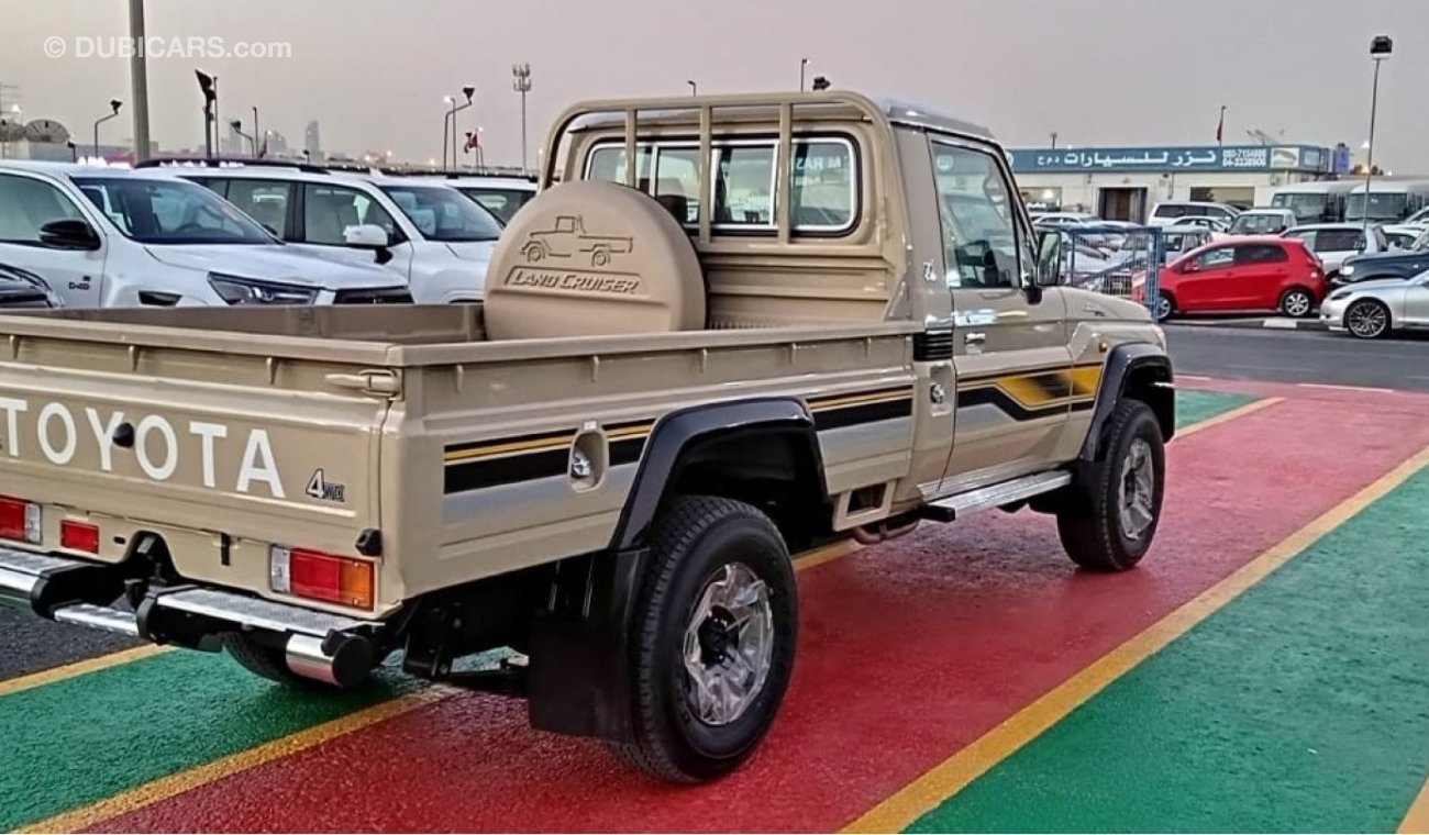 تويوتا لاند كروزر بيك آب TOYOTA LANDCRUISER PICKUP FULL OPTION  WITH BLACK FRONT BUMPER AND FINDERS