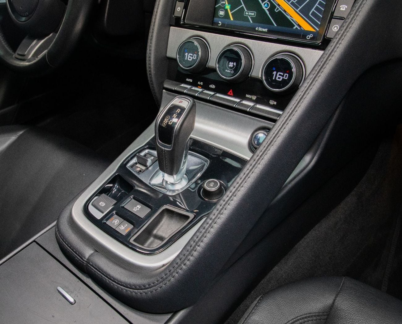 Jaguar F-TYPE STANDARD