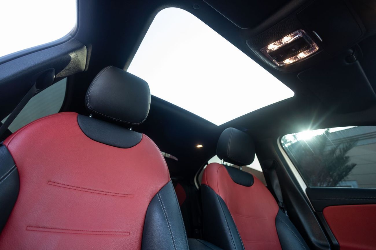 Mercedes-Benz A 250 AMG Premium + 2.0L