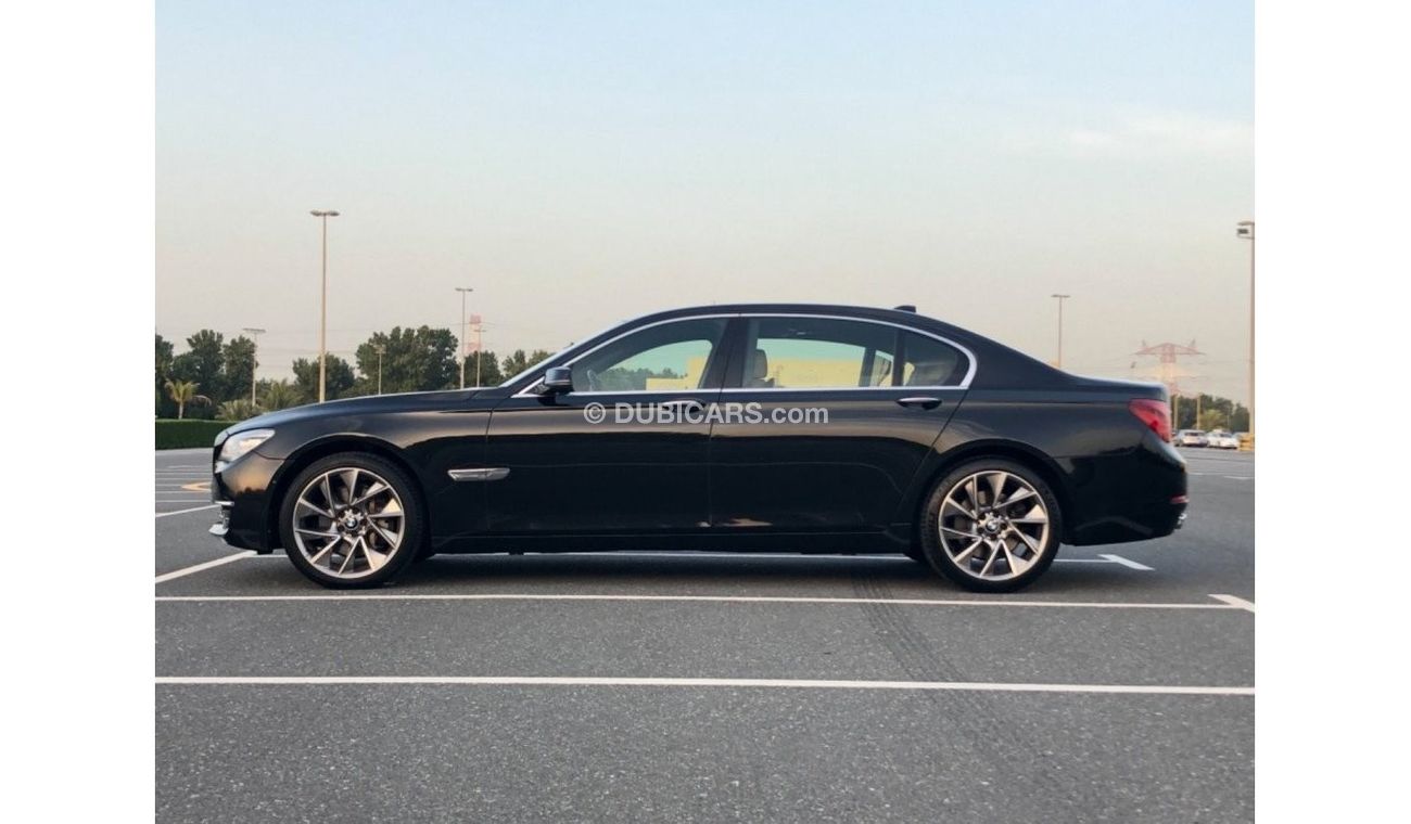 BMW 740Li Exclusive MODEL 2015 GCC CAR PERFECT CONDITION INSIDE AND OUTSIDE FULL OPTION SUN ROOF LEATHER SEATS